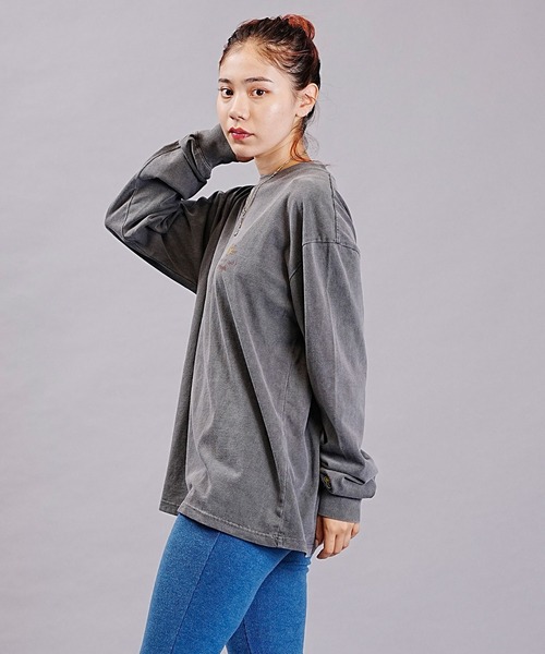 （What it isNt）ART BY MARKGONZALES（ワットイットイズント）の「(What it isNt)ART BY MARKGONZALES/ワット イット イズント マークゴンザレス オーバーサイズロンT ロゴロンT バックロゴ ピグメントT DESI 2H7-63394（Tシャツ/カットソー・レディース・ブラック/チャコールグレー/ライトグレー・L/M）」の20枚目の写真