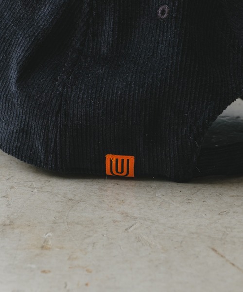 UNIVERSAL OVERALL（ユニバーサルオーバーオール）の「【UNIVERSAL OVERALL】別注コーデュロイロゴキャップ（キャップ・メンズ・アイボリー/サックスブルー/ピンク/ブラック・ONE SIZE）」の11枚目の写真