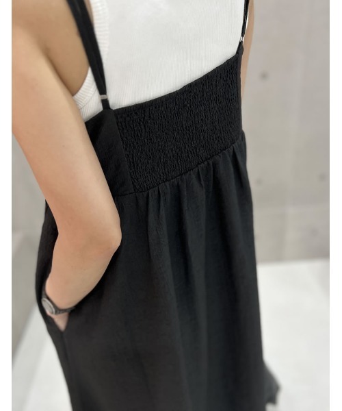 Re:EDIT（リエディ）の「[神山まりあさん着用][低身長サイズ有]カットジャガードキャミワンピース（ジャンパースカート・レディース・ブラック・SHORT/LARGE/MEDIUM）」の4枚目の写真