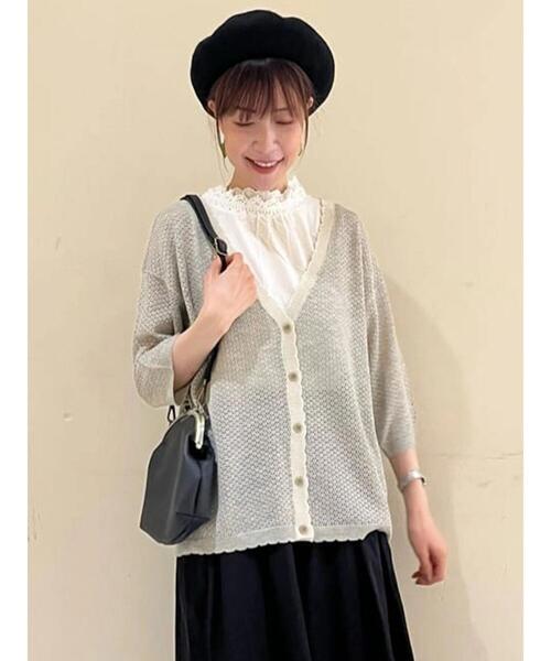 Samansa Mos2（サマンサ モスモス）の「バイカラースカラップVネックカーディガン（カーディガン/ボレロ・レディース・キナリ/モカ/チャコールグレー/ベージュ・F）」の4枚目の写真