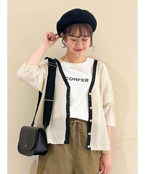 Samansa Mos2（サマンサ モスモス）の「バイカラースカラップVネックカーディガン（カーディガン/ボレロ・レディース・キナリ/モカ/チャコールグレー/ベージュ・F）」の2枚目の写真