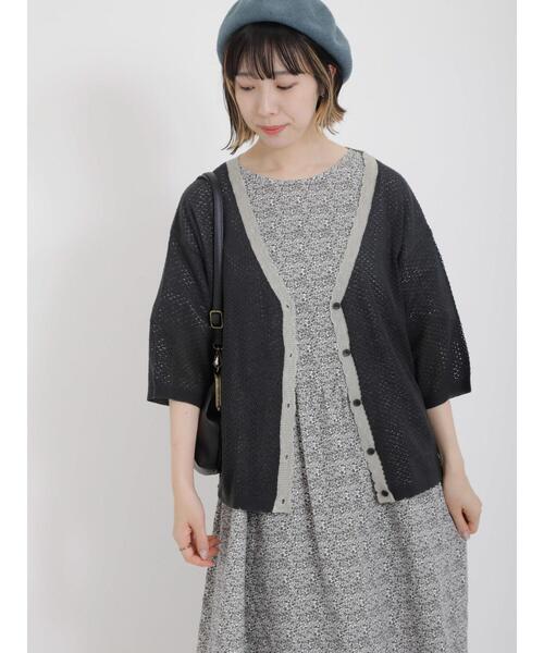 Samansa Mos2（サマンサ モスモス）の「バイカラースカラップVネックカーディガン（カーディガン/ボレロ・レディース・キナリ/モカ/チャコールグレー/ベージュ・F）」の6枚目の写真