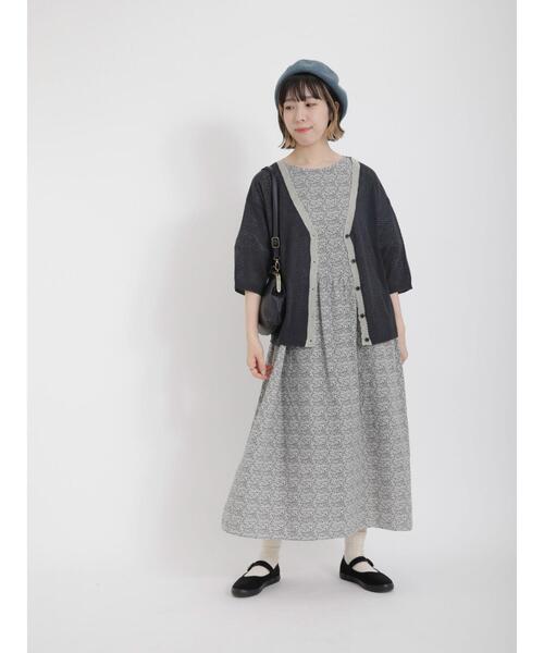 Samansa Mos2（サマンサ モスモス）の「バイカラースカラップVネックカーディガン（カーディガン/ボレロ・レディース・キナリ/モカ/チャコールグレー/ベージュ・F）」の9枚目の写真