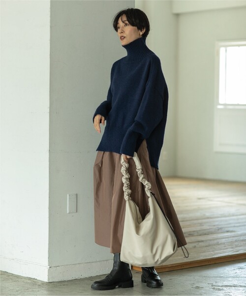 OPAQUE.CLIP（オペークドットクリップ）の「◆【2WAY／A4サイズ対応】フェイクレザードロストフリルハンドルショルダー（ショルダーバッグ・レディース・シルバー/ブラック/アイボリー・00）」の7枚目の写真