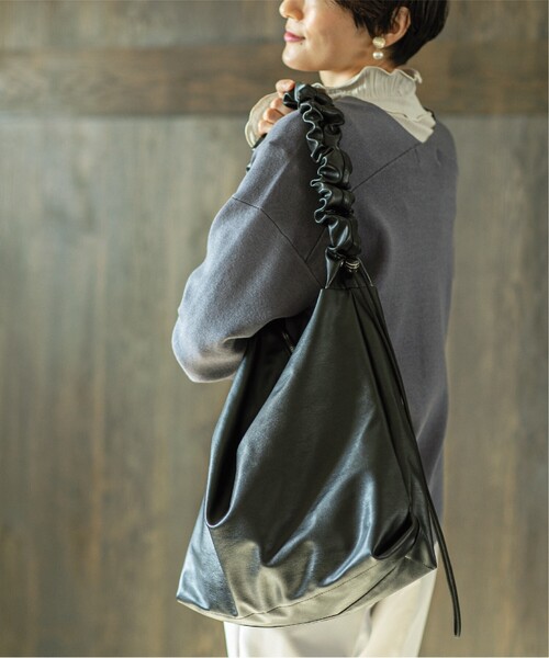 OPAQUE.CLIP（オペークドットクリップ）の「◆【2WAY／A4サイズ対応】フェイクレザードロストフリルハンドルショルダー（ショルダーバッグ・レディース・シルバー/ブラック/アイボリー・00）」の9枚目の写真