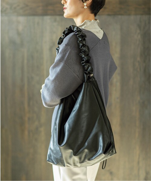 OPAQUE.CLIP（オペークドットクリップ）の「◆【2WAY／A4サイズ対応】フェイクレザードロストフリルハンドルショルダー（ショルダーバッグ・レディース・シルバー/ブラック/アイボリー・00）」の10枚目の写真