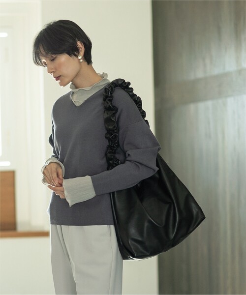 OPAQUE.CLIP（オペークドットクリップ）の「◆【2WAY／A4サイズ対応】フェイクレザードロストフリルハンドルショルダー（ショルダーバッグ・レディース・シルバー/ブラック/アイボリー・00）」の13枚目の写真