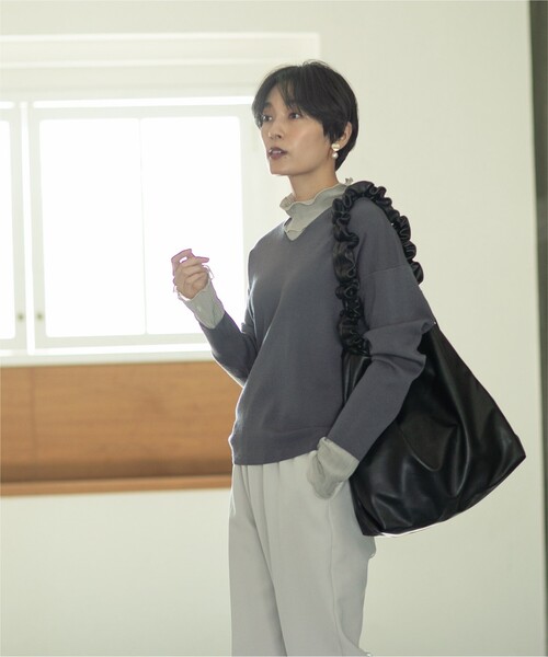 OPAQUE.CLIP（オペークドットクリップ）の「◆【2WAY／A4サイズ対応】フェイクレザードロストフリルハンドルショルダー（ショルダーバッグ・レディース・シルバー/ブラック/アイボリー・00）」の14枚目の写真