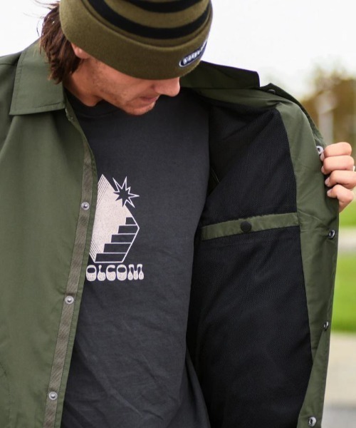 VOLCOM（ボルコム）の「【VOLCOM】SKATE VITALS COACH JACKET（ナイロンジャケット・メンズ・モスグリーン・MEDIUM/LARGE/X-LARGE）」の5枚目の写真