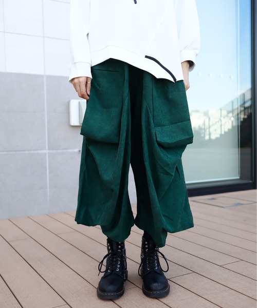 rovtski（ロフトスキー）の「フェイクスエード変形パンツ（その他パンツ・レディース・ブラック/レッド/テラコッタ/グリーン・FREE）」の11枚目の写真