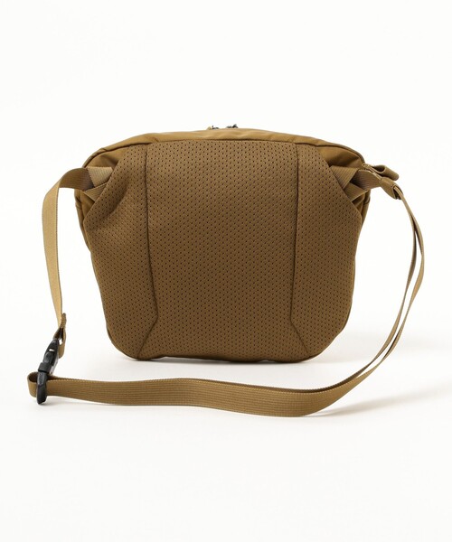 ARC'TERYX（アークテリクス）の「ARC’TERYX / MANTIS2 Waist Pack（ショルダーバッグ・メンズ・ライトブラウン/ブラック・ONE SIZE）」の5枚目の写真