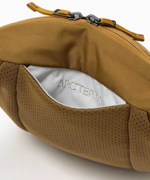 ARC'TERYX（アークテリクス）の「ARC’TERYX / MANTIS2 Waist Pack（ショルダーバッグ・メンズ・ライトブラウン/ブラック・ONE SIZE）」の8枚目の写真