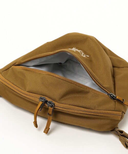ARC'TERYX（アークテリクス）の「ARC’TERYX / MANTIS2 Waist Pack（ショルダーバッグ・メンズ・ライトブラウン/ブラック・ONE SIZE）」の11枚目の写真