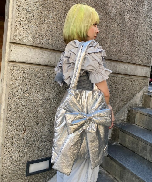 Candy Stripper（キャンディストリッパー）の「METALLIC RIBBON TOTE バッグ（トートバッグ・レディース・シルバー/ブラック・FREE）」の6枚目の写真