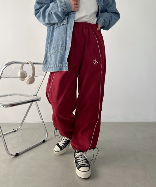CLEA(クレア)の「ライントラックジョガーパンツ(その他パンツ・レディース・レッド/ブラック/カーキ・M)」の3枚目の写真