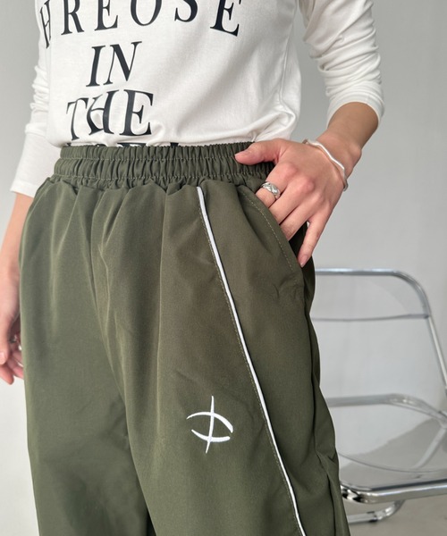 CLEA(クレア)の「ライントラックジョガーパンツ(その他パンツ・レディース・レッド/ブラック/カーキ・M)」の13枚目の写真