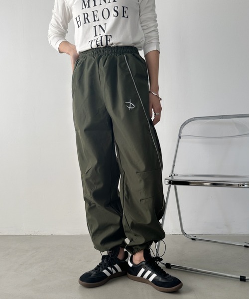 CLEA(クレア)の「ライントラックジョガーパンツ(その他パンツ・レディース・レッド/ブラック/カーキ・M)」の11枚目の写真