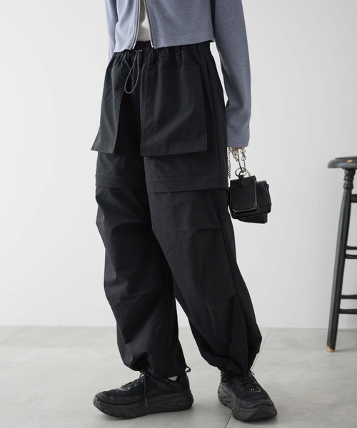 WEGO（ウィゴー）の「WEGO/2WAYパラシュートパンツ（カーゴパンツ・レディース・ブラック/ダークグレー・FREE）」の2枚目の写真