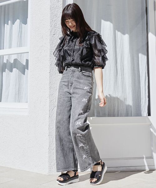 MAJESTIC LEGON(マジェスティックレゴン)の「【WEB限定Lサイズあり】リボンビジューデニムパンツ(デニムパンツ・レディース・サックスブルー/ピンク/グレー/ブルー系その他3/グレー系その他・SMALL/MEDIUM/LARGE)」の17枚目の写真