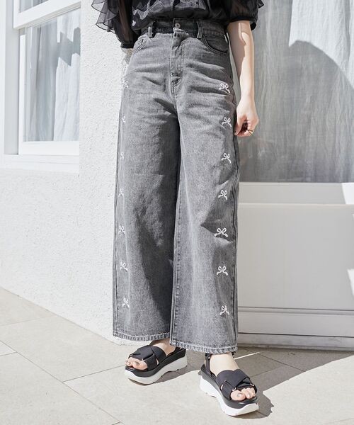 MAJESTIC LEGON(マジェスティックレゴン)の「【WEB限定Lサイズあり】リボンビジューデニムパンツ(デニムパンツ・レディース・サックスブルー/ピンク/グレー/ブルー系その他3/グレー系その他・SMALL/MEDIUM/LARGE)」の14枚目の写真