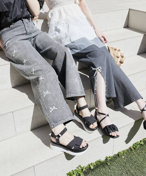 MAJESTIC LEGON(マジェスティックレゴン)の「【WEB限定Lサイズあり】リボンビジューデニムパンツ(デニムパンツ・レディース・サックスブルー/ピンク/グレー/ブルー系その他3/グレー系その他・SMALL/MEDIUM/LARGE)」の9枚目の写真