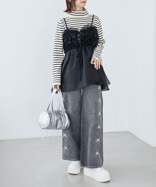 MAJESTIC LEGON(マジェスティックレゴン)の「【WEB限定Lサイズあり】リボンビジューデニムパンツ(デニムパンツ・レディース・サックスブルー/ピンク/グレー/ブルー系その他3/グレー系その他・SMALL/MEDIUM/LARGE)」の8枚目の写真