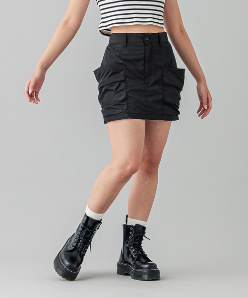 X-girl（エックスガール）の「LOOSE POCKET MINI SKIRT（スカート・レディース・ブラック/ベージュ・S/M）」の3枚目の写真