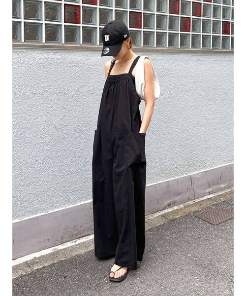 Ungrid(アングリッド)の「【WEB限定】バッククロスロンパース(つなぎ/オールインワン・レディース・ブラック/アイボリー・FREE)」の11枚目の写真