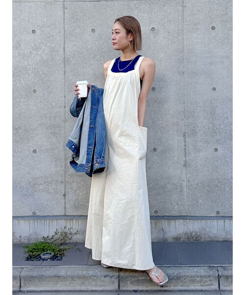 Ungrid(アングリッド)の「【WEB限定】バッククロスロンパース(つなぎ/オールインワン・レディース・ブラック/アイボリー・FREE)」の2枚目の写真