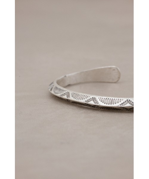 AZUL by moussy（アズールバイマウジー）の「ネイティブバングル（ネックレス・メンズ・ゴールド/シルバー・FREE）」の12枚目の写真