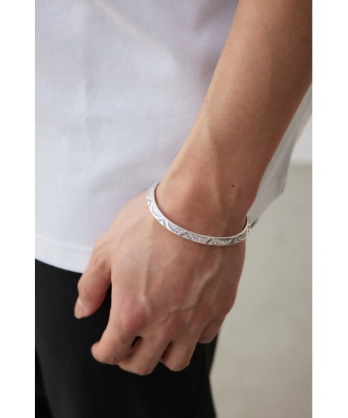 AZUL by moussy（アズールバイマウジー）の「ネイティブバングル（ネックレス・メンズ・ゴールド/シルバー・FREE）」の3枚目の写真