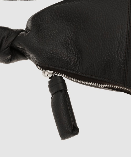 LEMAIRE（ルメール）の「MEDIUM CROISSANT BAG（ショルダーバッグ・レディース・その他/イエロー/グリーン/ブラウン/ブラック/ホワイト・OS）」の9枚目の写真