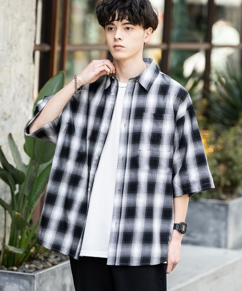 Rocky Monroe（ロッキーモンロー）の「オーバーサイズ 無地/チェック柄/ストライプ柄レギュラーカラー半袖シャツ（シャツ/ブラウス・メンズ・ホワイト×ブラック/ライトブラック/ダークブルー/ホワイト/ブラック/サックスブルー/ブルー/ホワイト×ブルー・L/M/XL）」の9枚目の写真