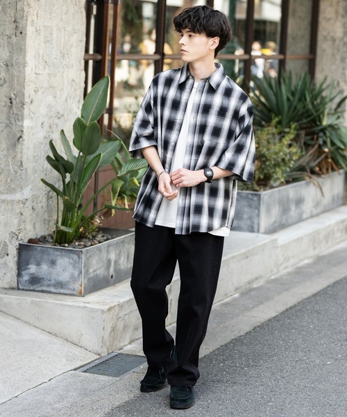 Rocky Monroe（ロッキーモンロー）の「オーバーサイズ 無地/チェック柄/ストライプ柄レギュラーカラー半袖シャツ（シャツ/ブラウス・メンズ・ホワイト×ブラック/ライトブラック/ダークブルー/ホワイト/ブラック/サックスブルー/ブルー/ホワイト×ブルー・L/M/XL）」の10枚目の写真