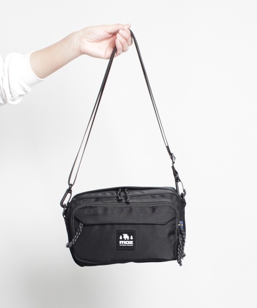 moz（モズ）の「MOZ（モズ） 軽撥水加工 アウトドアテイスト な スクエア型 ショルダーバッグ ウエストバッグ（ショルダーバッグ・レディース・ブラック/インディゴブルー/ライトグリーン/グレイッシュベージュ/アイボリー/サンドベージュ・ONE SIZE）」の7枚目の写真