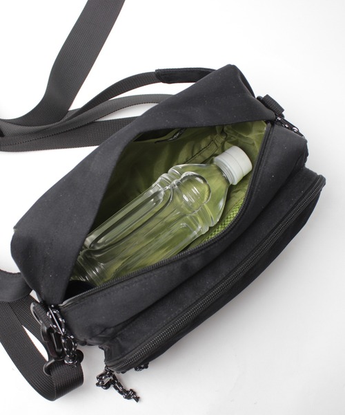 moz（モズ）の「MOZ（モズ） 軽撥水加工 アウトドアテイスト な スクエア型 ショルダーバッグ ウエストバッグ（ショルダーバッグ・レディース・ブラック/インディゴブルー/ライトグリーン/グレイッシュベージュ/アイボリー/サンドベージュ・ONE SIZE）」の9枚目の写真