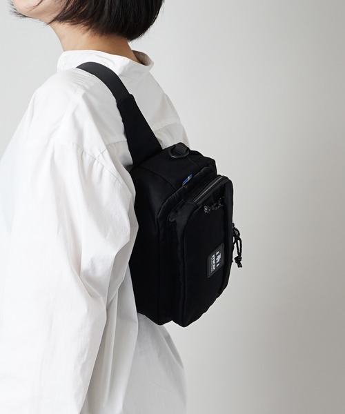 moz（モズ）の「MOZ（モズ） 軽撥水加工 アウトドアテイスト な スクエア型 ショルダーバッグ ウエストバッグ（ショルダーバッグ・レディース・ブラック/インディゴブルー/ライトグリーン/グレイッシュベージュ/アイボリー/サンドベージュ・ONE SIZE）」の12枚目の写真