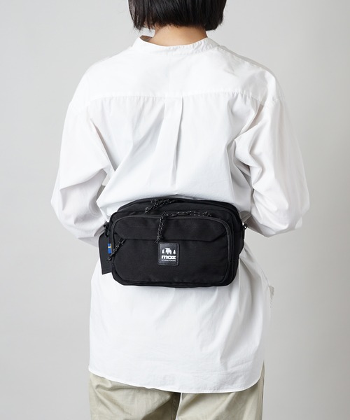 moz（モズ）の「MOZ（モズ） 軽撥水加工 アウトドアテイスト な スクエア型 ショルダーバッグ ウエストバッグ（ショルダーバッグ・レディース・ブラック/インディゴブルー/ライトグリーン/グレイッシュベージュ/アイボリー/サンドベージュ・ONE SIZE）」の10枚目の写真