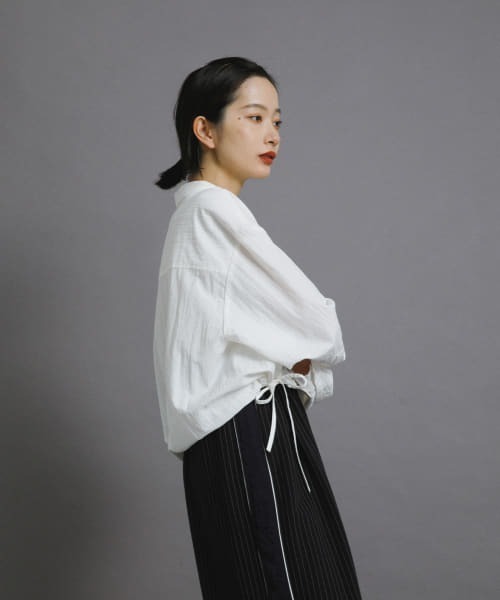 KBF（ケイビーエフ）の「ヘムドロストシャツ（シャツ/ブラウス・レディース・オフホワイト/ブルー系その他/ダークブラウン/レッド系その他・ONE）」の6枚目の写真