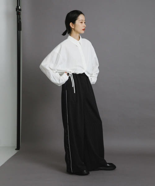 KBF（ケイビーエフ）の「ヘムドロストシャツ（シャツ/ブラウス・レディース・オフホワイト/ブルー系その他/ダークブラウン/レッド系その他・ONE）」の8枚目の写真