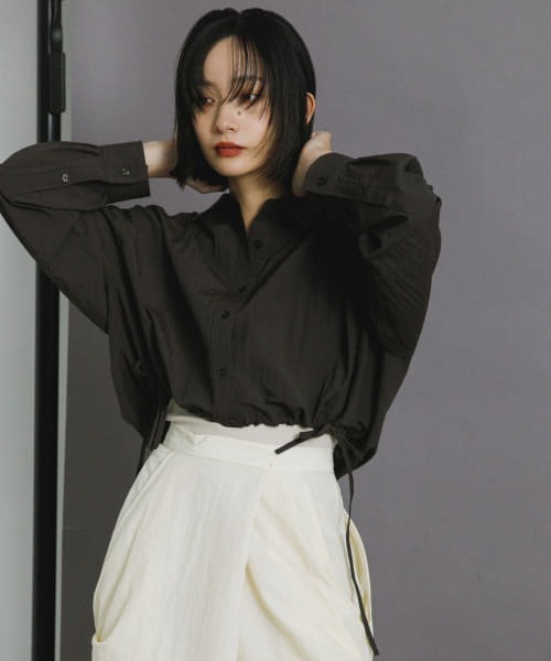 KBF（ケイビーエフ）の「ヘムドロストシャツ（シャツ/ブラウス・レディース・オフホワイト/ブルー系その他/ダークブラウン/レッド系その他・ONE）」の20枚目の写真