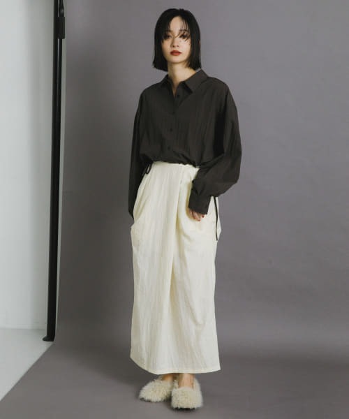 KBF（ケイビーエフ）の「ヘムドロストシャツ（シャツ/ブラウス・レディース・オフホワイト/ブルー系その他/ダークブラウン/レッド系その他・ONE）」の22枚目の写真