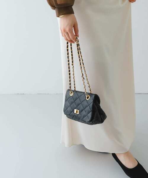 RODE SKO（ロデスコ）の「ヴィンテージライクキルティングチェーンバッグ（ショルダーバッグ・レディース・ブラック/ブラウン・ONE）」の3枚目の写真