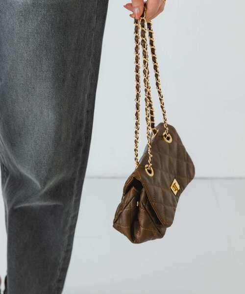 RODE SKO（ロデスコ）の「ヴィンテージライクキルティングチェーンバッグ（ショルダーバッグ・レディース・ブラック/ブラウン・ONE）」の19枚目の写真