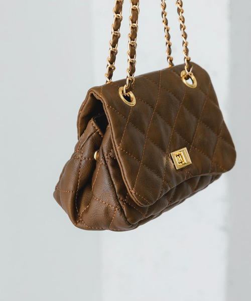 RODE SKO（ロデスコ）の「ヴィンテージライクキルティングチェーンバッグ（ショルダーバッグ・レディース・ブラック/ブラウン・ONE）」の15枚目の写真