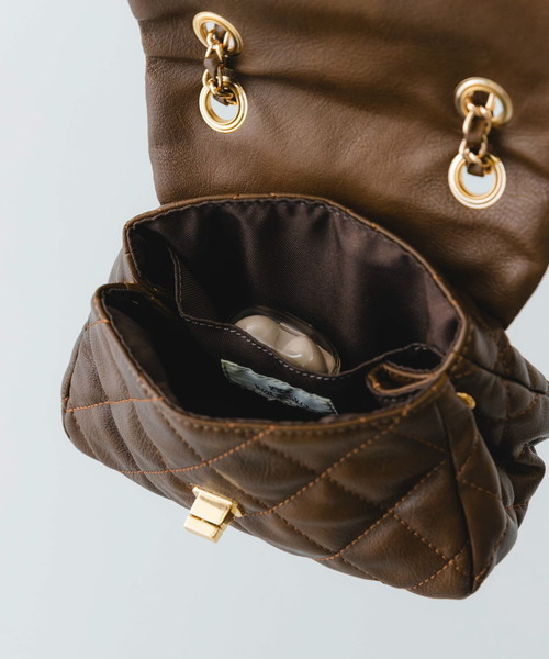 RODE SKO（ロデスコ）の「ヴィンテージライクキルティングチェーンバッグ（ショルダーバッグ・レディース・ブラック/ブラウン・ONE）」の12枚目の写真