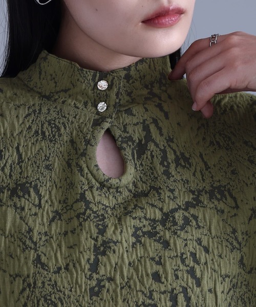 kOhAKU（コハク）の「『涙あきハイネックカットソー』（Tシャツ/カットソー・レディース・カーキ/ブラック・2/1）」の13枚目の写真