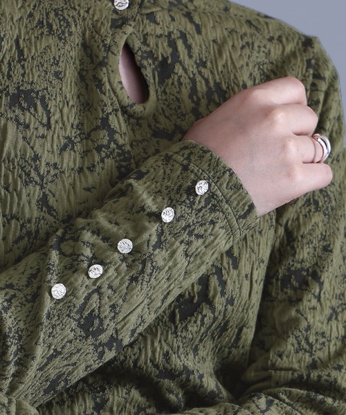 kOhAKU（コハク）の「『涙あきハイネックカットソー』（Tシャツ/カットソー・レディース・カーキ/ブラック・2/1）」の14枚目の写真