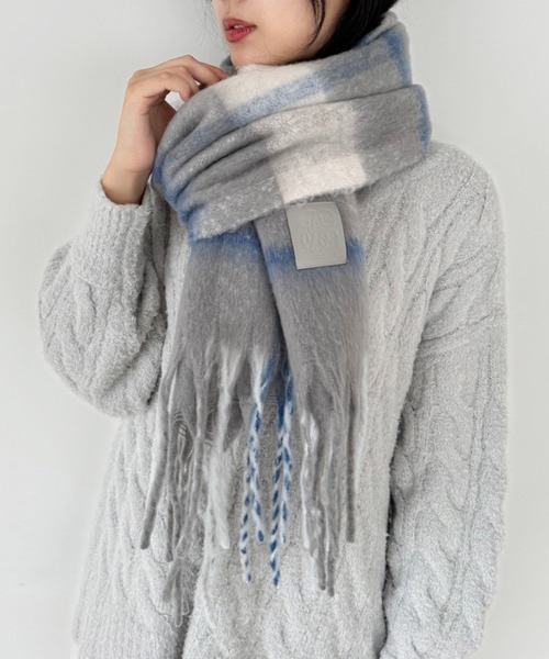 one after another NICE CLAUP(ワンアフターアナザーナイスクラップ)の「NCEロゴタグ付きマフラー(マフラー・レディース・アイボリー/グレー系その他/イエロー系その他/ピンク系その他/モカ/ブルー系その他・FREE)」の2枚目の写真