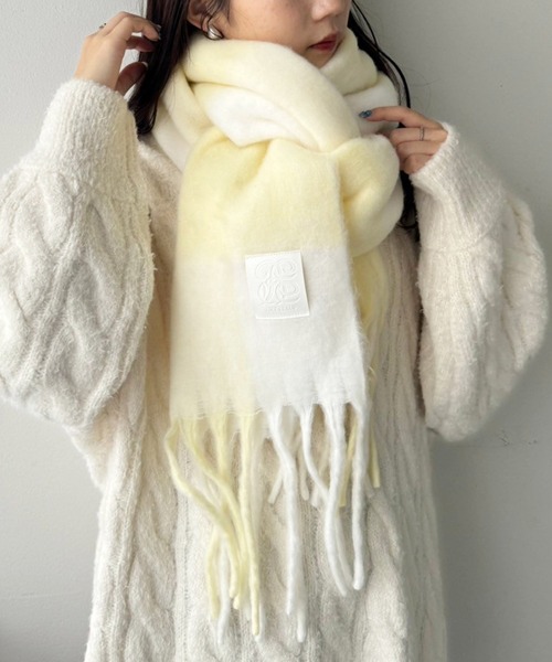 one after another NICE CLAUP(ワンアフターアナザーナイスクラップ)の「NCEロゴタグ付きマフラー(マフラー・レディース・アイボリー/グレー系その他/イエロー系その他/ピンク系その他/モカ/ブルー系その他・FREE)」の5枚目の写真